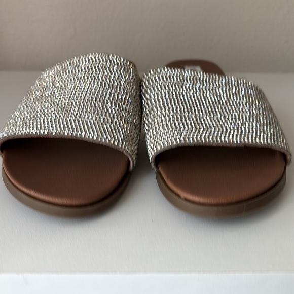 Steve Madden Silver Rhinestone Flat Sandals 8/8.5 - Picture 2 of 11
